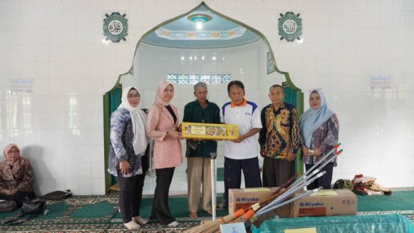 DWP Dinas PUPR Kalsel Salurkan Bantuan Sarana Ibadah dan Sembako Sambut Ramadan