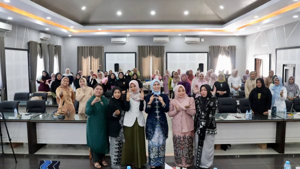 DWP PUPR Kalsel Gelar Pertemuan Rutin, Perempuan Diajak Berdaya Lewat Kerajinan Chunky Bag